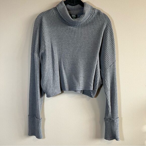 ✨ Wild Fable Women’s Gray Turtleneck Top Medium - Picture 1 of 10